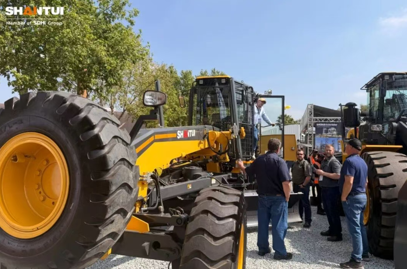 Shantui Makes a Strong Appearance at the 2026 South Africa International Mining Machinery & Power Exhibition